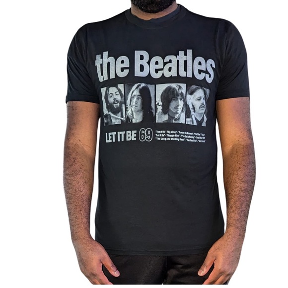 Two brand new t-shirts of the Beatles 🎶 🎸 - Picture 1 of 2